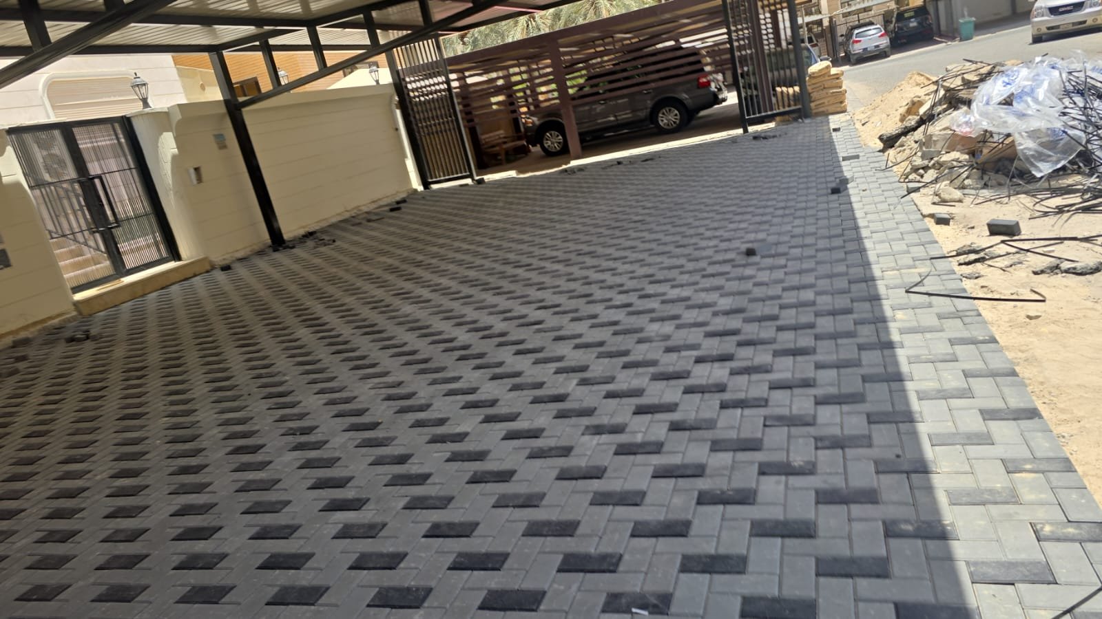 بلاط خارجي لمواقف